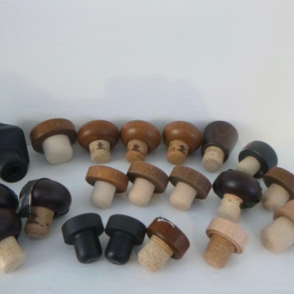 OVER 20 TEQUILA BOTTLE CORKS TOPS STOPPERS - Picture 8 of 11